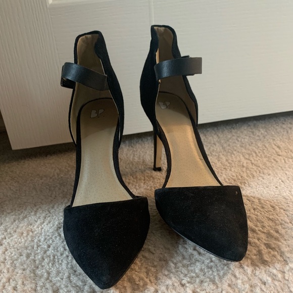 Black pointed toe heels - Picture 1 of 4